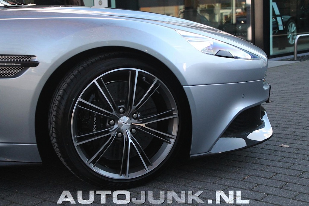 Aston Martin Vanquish in Skyfall Silver - wheel