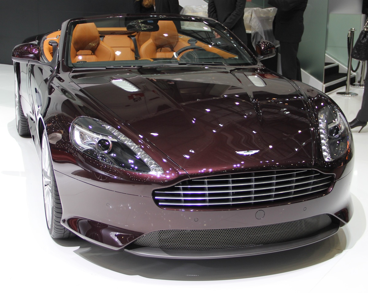 DB9 Volante in Amethyst Red - front