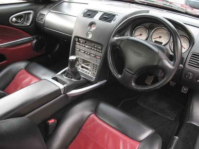 Vanquish S 2004 manual in Toro Red - dashboard 1