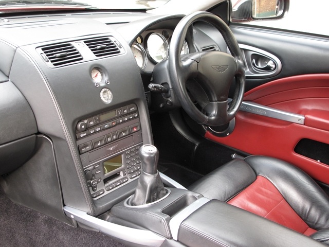 Vanquish S 2004 manual in Toro Red - dashboard 2