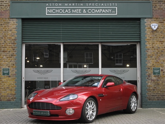 Vanquish S 2004 manual in Toro Red - front