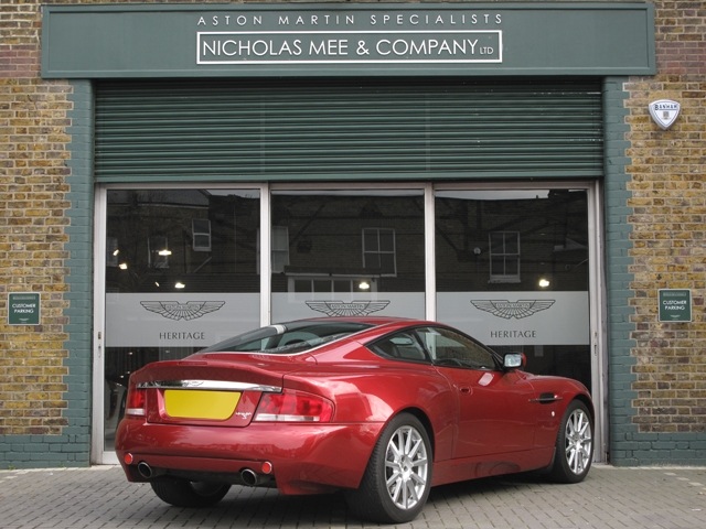 Vanquish S 2004 manual in Toro Red - rear