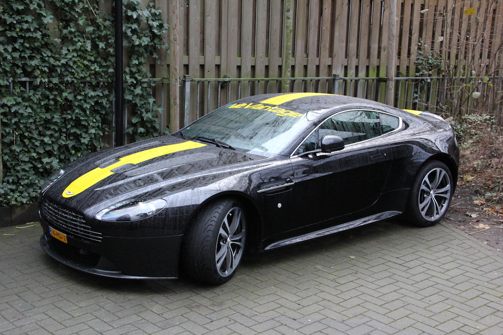 PBSM Librije - V12 Vantage yellow striping