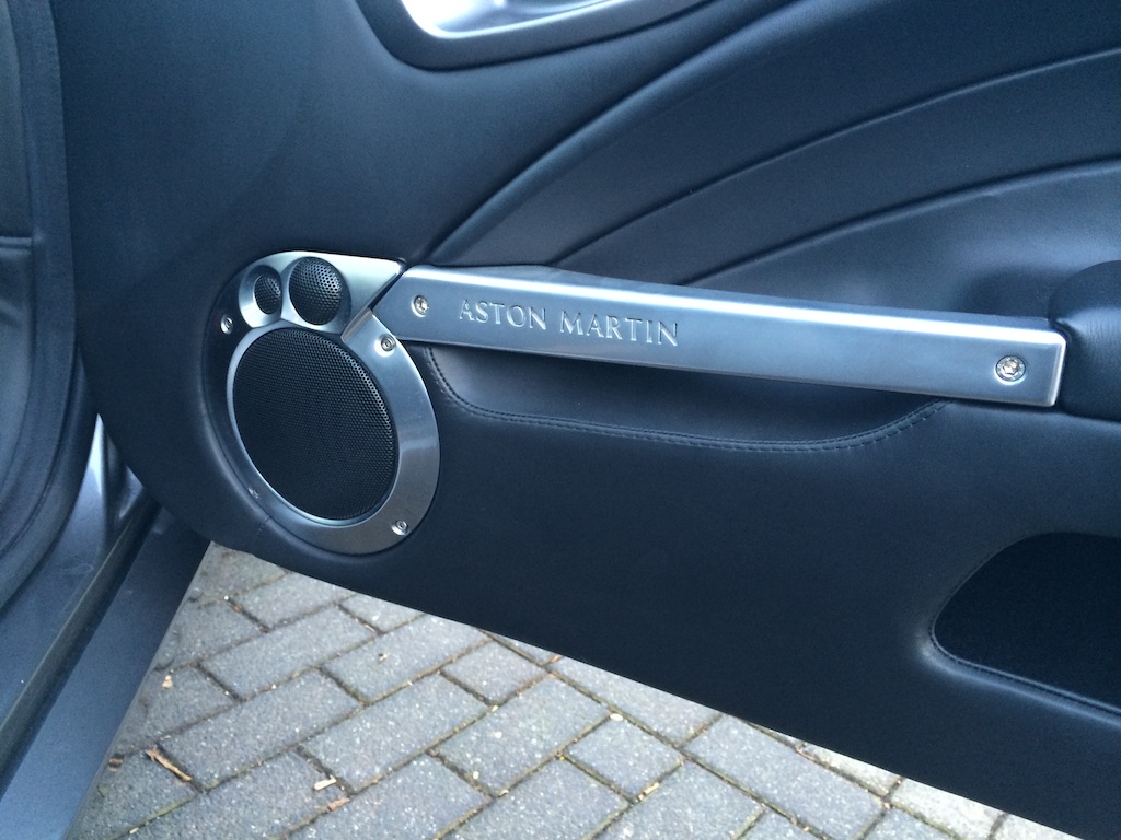 V12 Vanquish S - door handle
