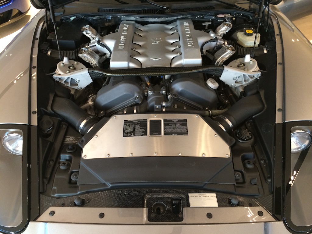 V12 Vanquish S - engine