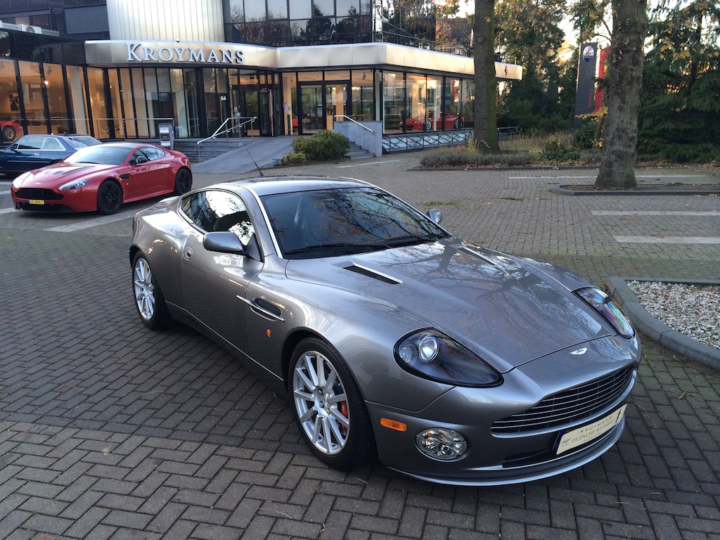 V12 Vanquish S - front right