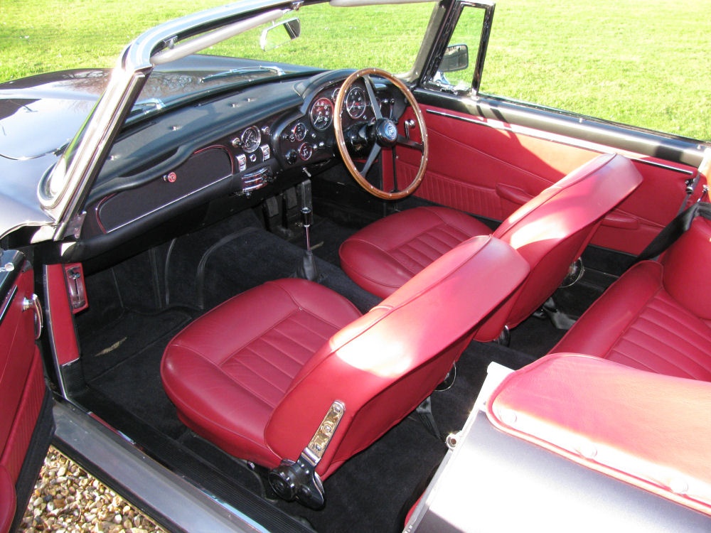 Aston Martin DB5 convertible - int1