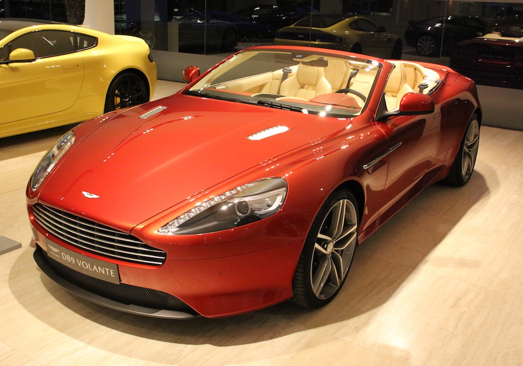 DB9 Volante - Volcano Red - front left