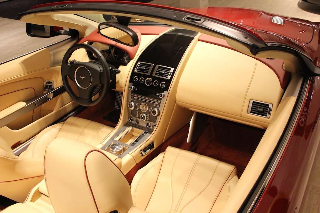 DB9 Volante - Volcano Red -  interior