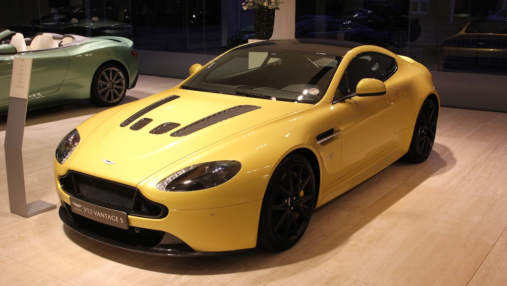 V12 Vantage S - Yellow Tang - front left