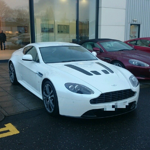 v12 vantage - morning frost white - front