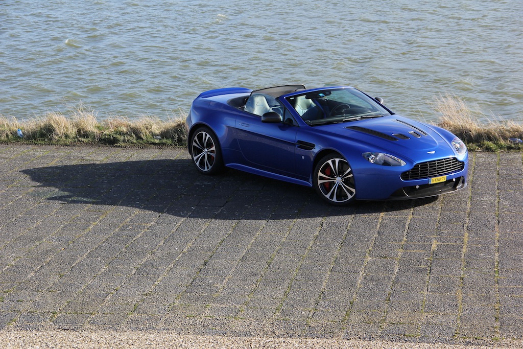 V12 Vantage Roadster - Cobalt Blue - 5901