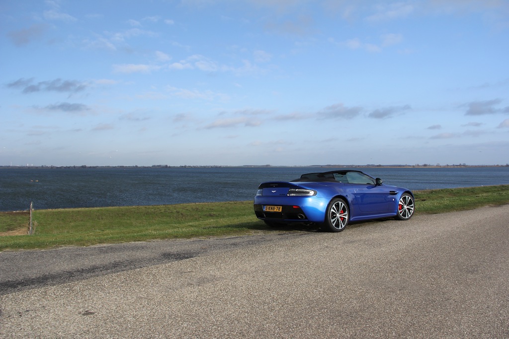 V12 Vantage Roadster - Cobalt Blue - 5905