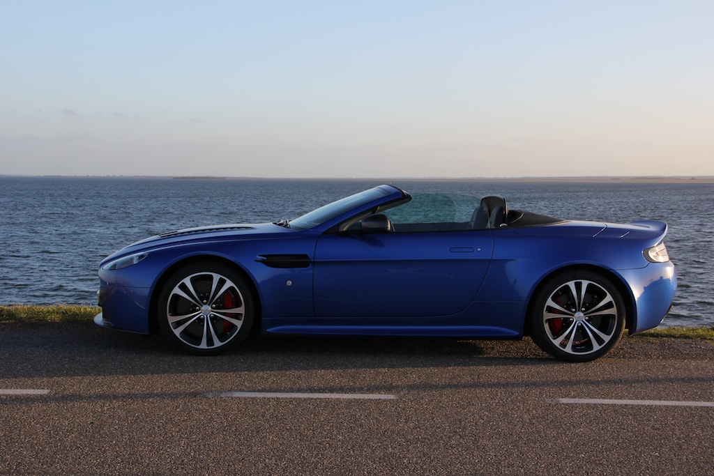 V12 Vantage Roadster - Cobalt Blue - 5921