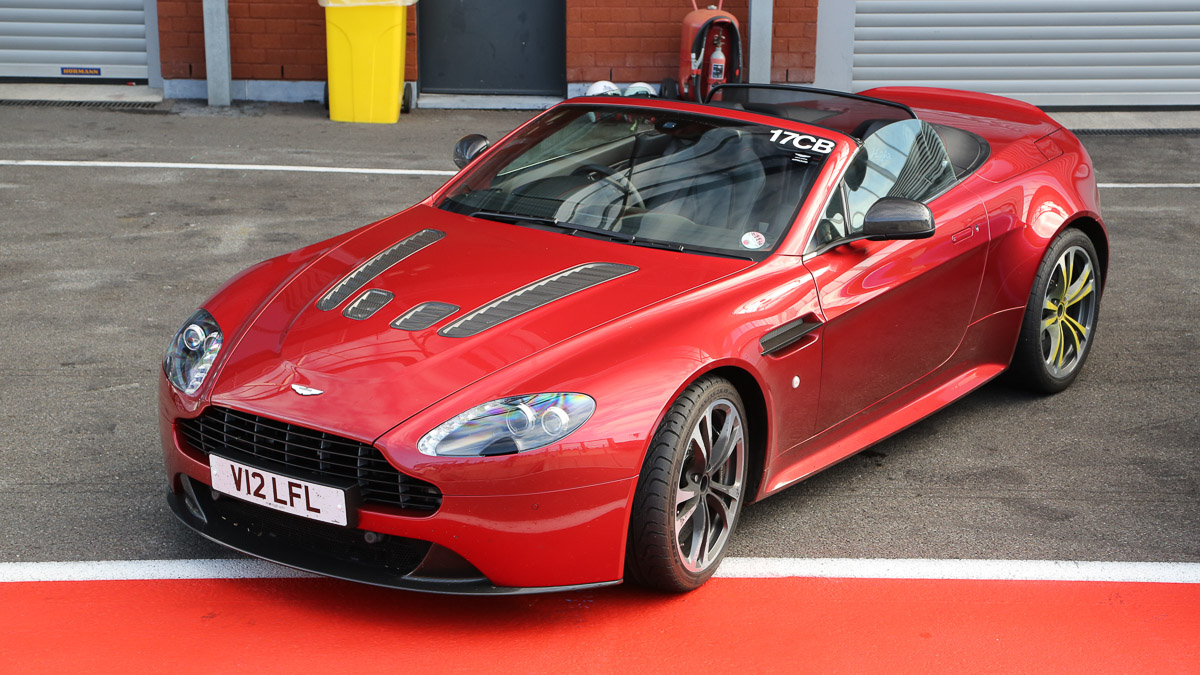 Aston Martin on Spa 2014-13
