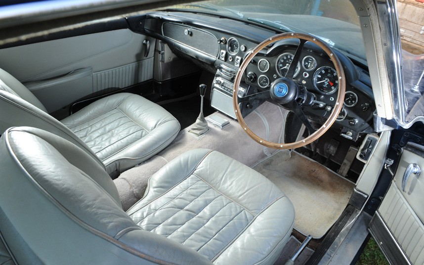 Aston Martin DB5 barn find - dashboard and front seats
