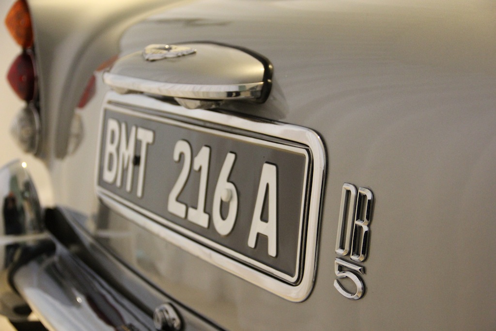 DB5 badge and plate