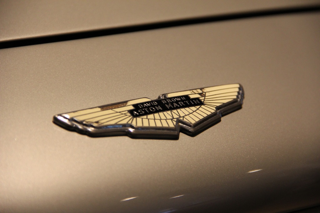 DB5 wings logo
