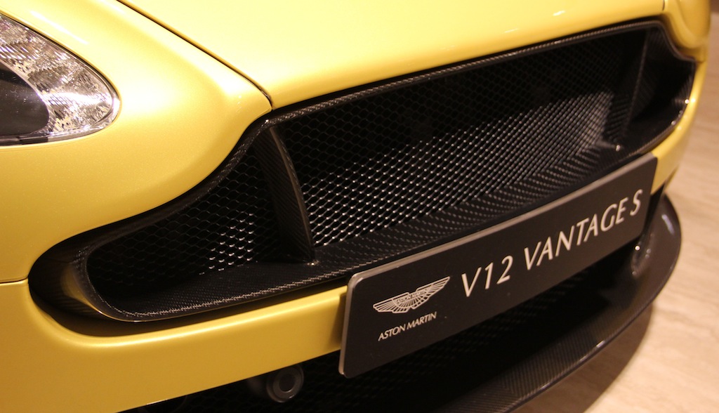 V12 Vantage S - Yellow Tang - grille