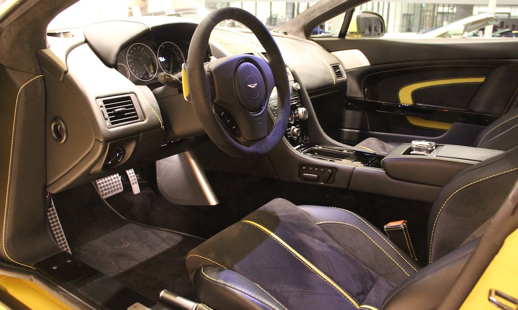 V12 Vantage S - Yellow Tang - interior