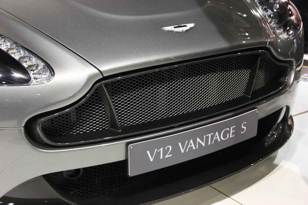V12 Vantage S in Tungsten Silver - grille