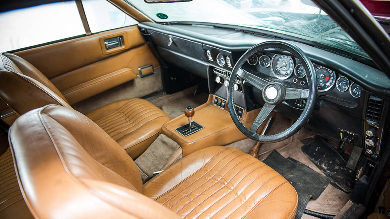 1970-Aston-Martin-DBS-V8-Series-1-interior-lg